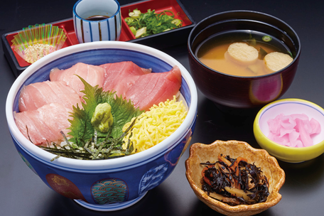 潮岬観光タワーの近大マグロ丼
